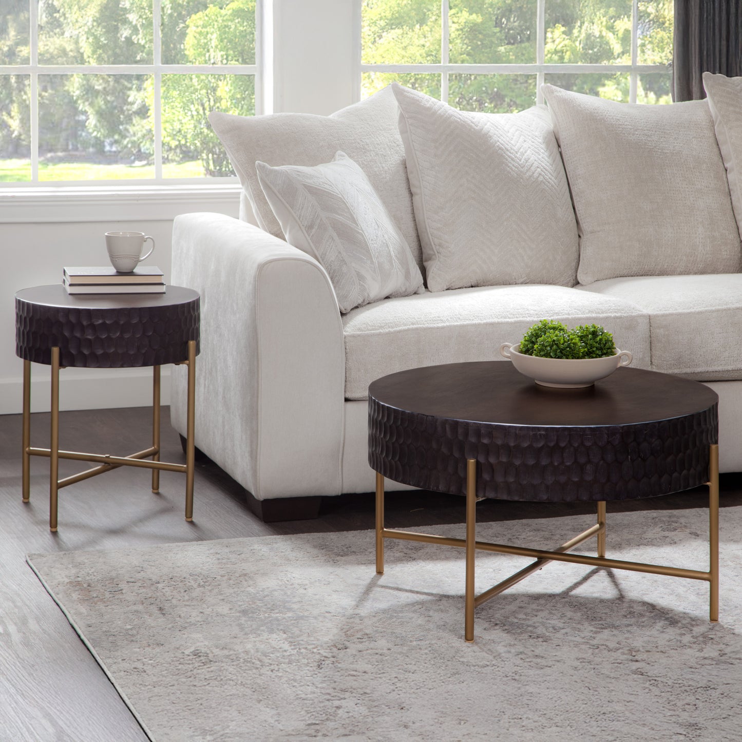 Bobbi 18″ Round Solid Wood End Table